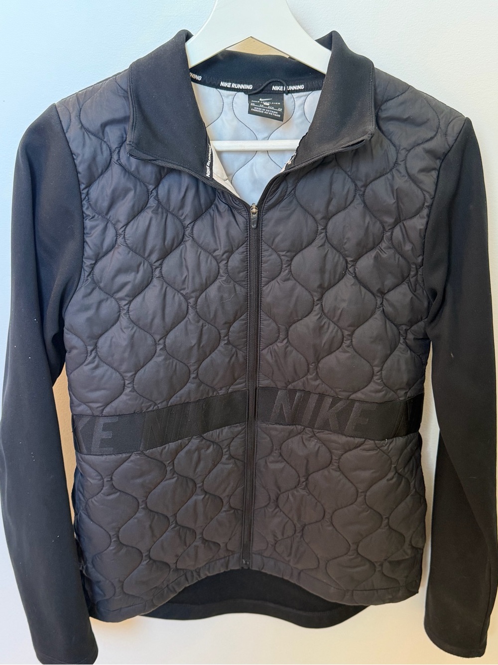 Nike Aerolayer Running Jacket – Women’s XS